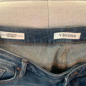 Distressed skinny jeans, mid rise